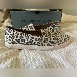 Tom’s Avalon leopard print slip on. Women’s 8 like new in excellent condition